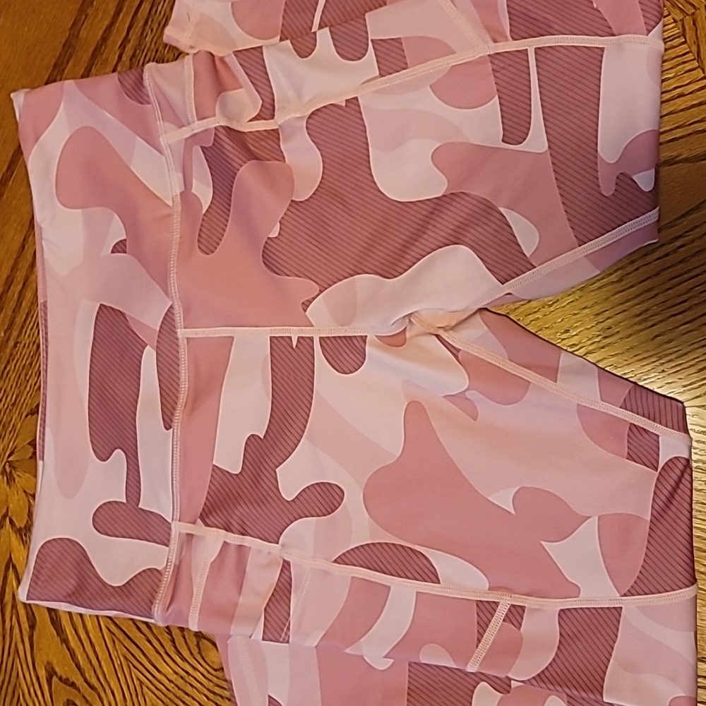 Zyia Light and Tight Pink Camo Leggings - size 8-10